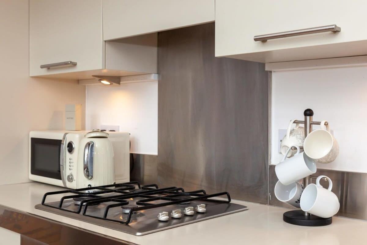 Charming 1 Bedroom In Old School House Лондон