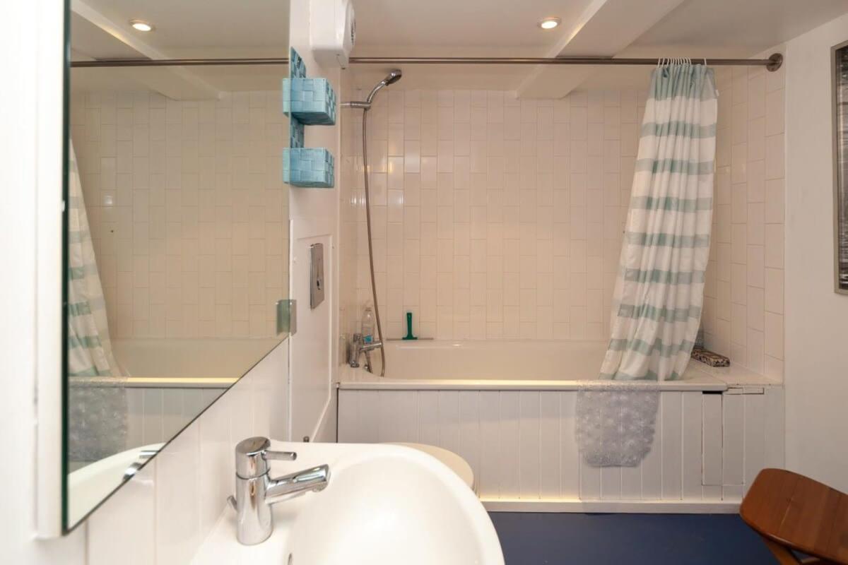 Апартаменты Charming 1 Bedroom In Old School House Лондон
