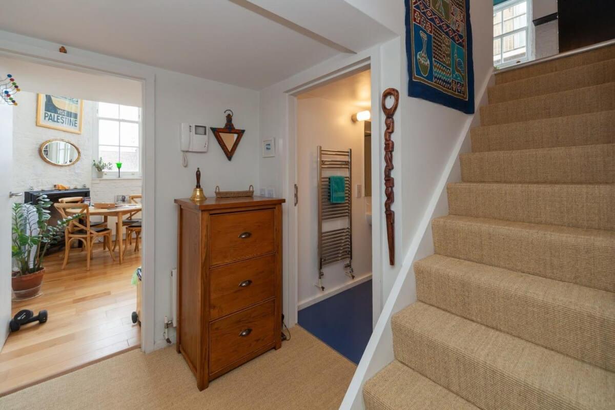 Charming 1 Bedroom In Old School House Лондон