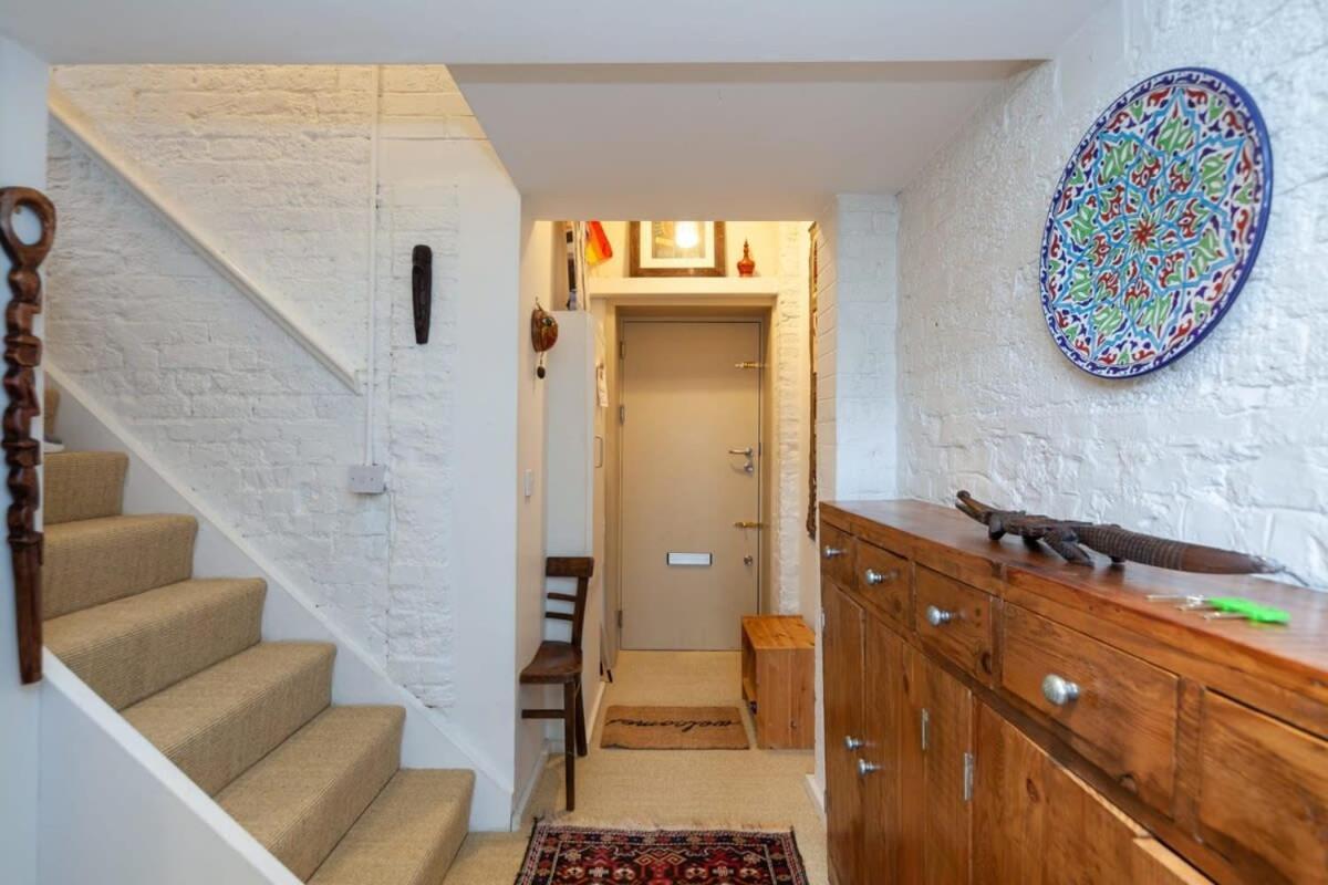 Апартаменты Charming 1 Bedroom In Old School House Лондон